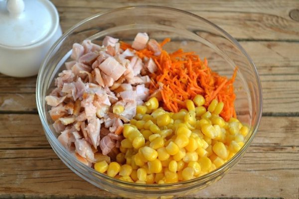 Салат с корейской морковкой и копченой курицей. Ингредиенты: Морковь по-корейски — 400 Грамм ...