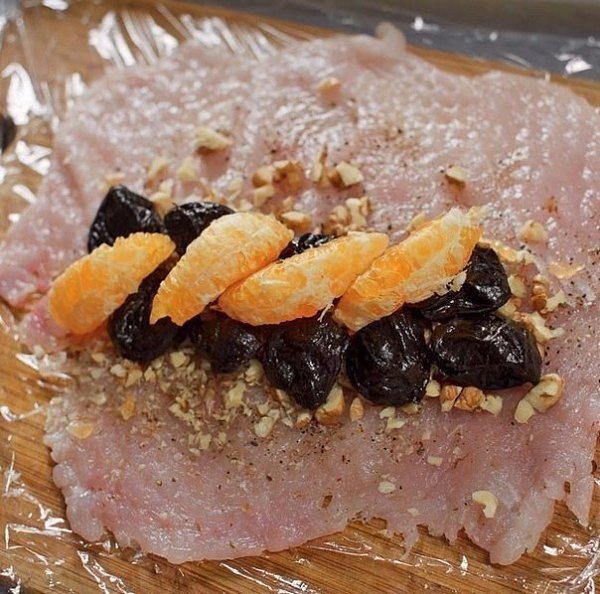 ПАРОВОЙ КУРИНЫЙ РУЛЕТ С МАНДАРИНАМИ И ЧЕРНОСЛИВОМ.Главная прелесть этого рулета заключается в том, ... - 5