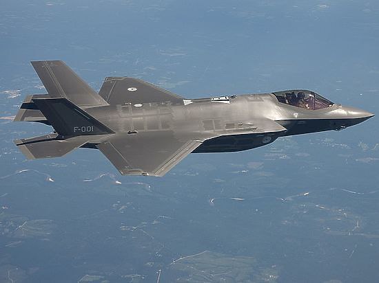 США намерены к середине 2020-х годов сделать самолет пятого поколения F-35 способным преодолевать ...