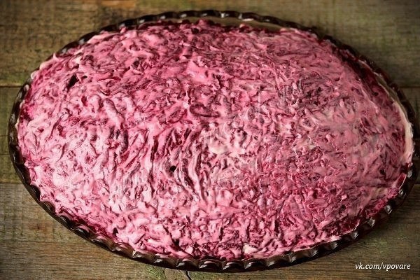 Салат «скумбрия под шубой».Ингредиенты:Картофель - 3 шт; Яйцо куриное - 3 шт; Морковь - 1 шт; Свекла ... - 4