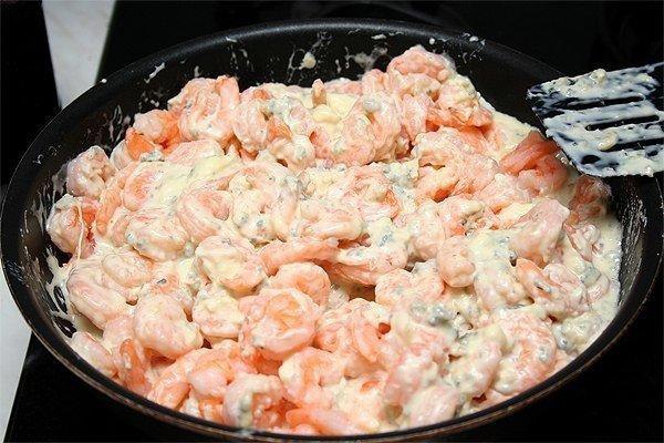 Креветки под соусом.Ингредиенты:-креветки - 800 грамм-сливочное масло - 50 грамм-чеснок - 2 ...