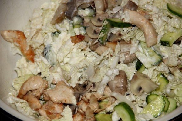 САЛАТ С КУРИНОЙ ГРУДКОЙ И ГРИБАМИ.Ингредиенты: - 500 г куриной грудки;- 500 г шампиньонов;- 500 г ... - 5