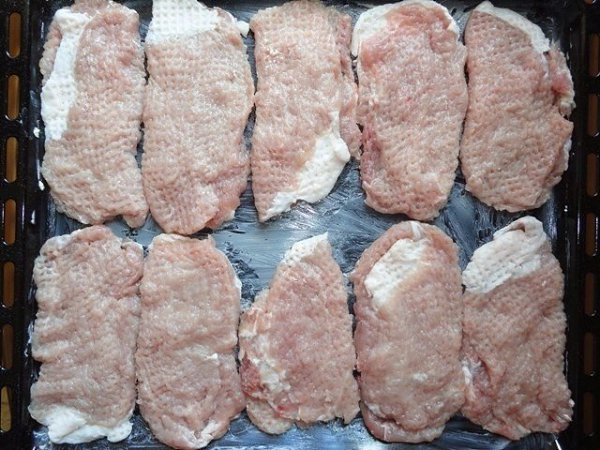 Мясо по-французски в духовке. Ингредиенты: мясо – 500 гр. (я беру свиную вырезку – аккуратненький ... - 3