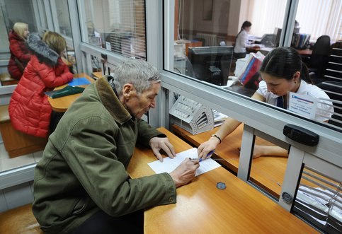 Минфин предложил платить фиксированную выплату к пенсии из федерального бюджета.По мнению ведомства, ...