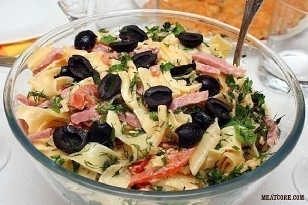 ТОП-7 вкусных салатов без майонеза! 1. Салат овощной с маслинами и фетой Ингредиенты: помидоры, ... - 7