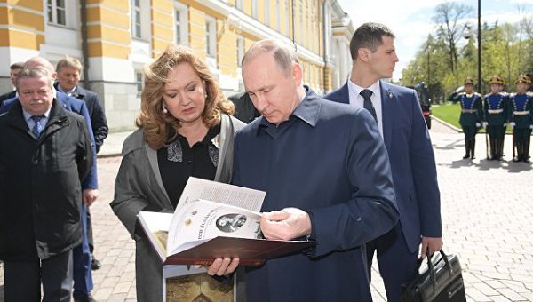 Путин: "Россия у нас одна. И все мы, каких бы разных взглядов и позиций ни придерживались, мы ...