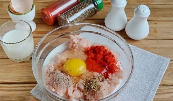Домашние сосиски с курицей.Ингредиенты:Куриное филе — 500 гЯйцо — 1 шт.Масло сливочное — 50 гМолоко ... - 3