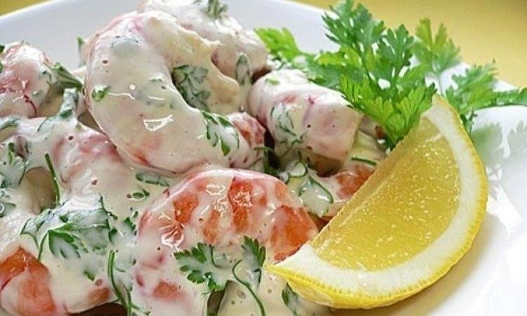 Лёгкий салат с креветками к ужину.на 100грамм - 62.83 ккалБ/Ж/У - 7.09/1.74/4.64Ингредиенты:200 г ...