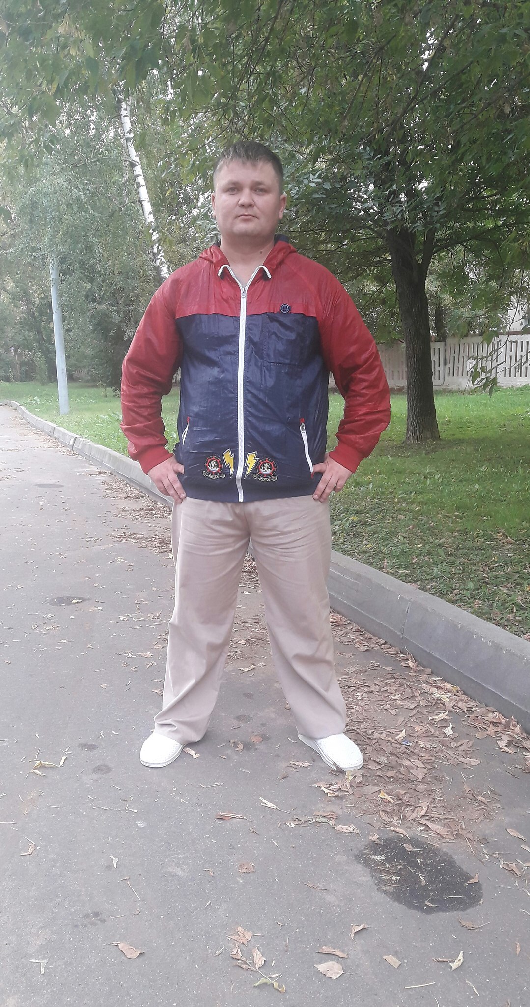 Ищу уставшую от одиночества женщину. Я приезжий. Жилья своего нет. Занимаюсь съемками в кино и ...