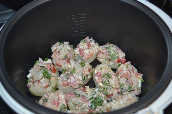 Картофель, фаршированный копченой курицей и овощами под сыром. Нам понадобится: -Картофель – 10 штук ... - 8