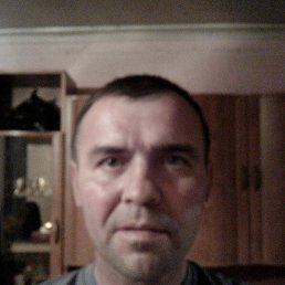 Pavel, 48, 