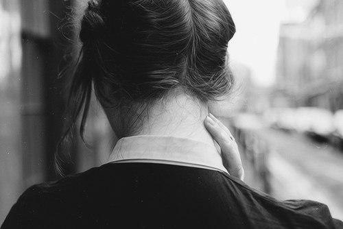 Вероника Тушнова.ЛЮБЛЮ? Люблю?, не знаю может быть и нет,Любовь имеет множество примет,А я одно ...