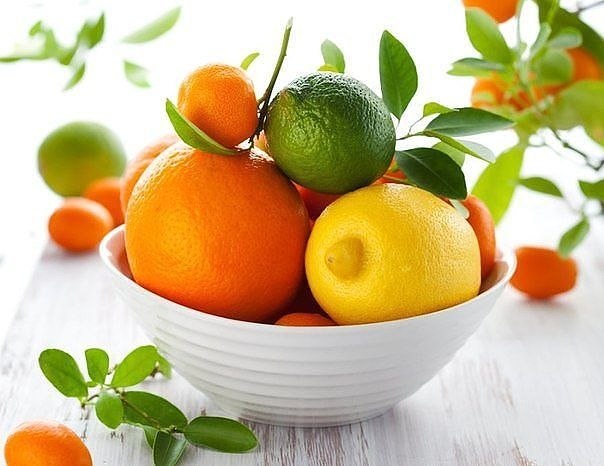 Продукты для очищения печени. Признаки плохой работы печени: - Желтоватые белки глаз - Пигментные ...