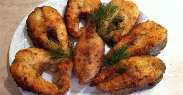 Вот так надо жарить любую рыбу! В меру соленая, не пригорает, а корочка хрустит! Сначала очистите ...