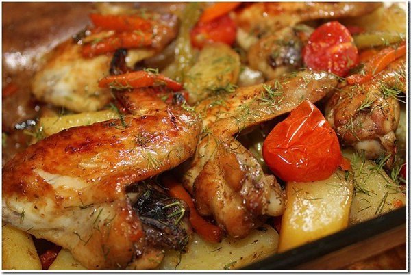 До безобразия простой и вкусный рецепт!)). Куриные крылья помыть, обсушить, выложить в форму , ...