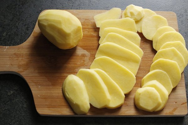 Картофельный пирог с сыром.Сыр, сосиски и картофель — отличное сочетание, простая готовка. Сохрани ... - 2