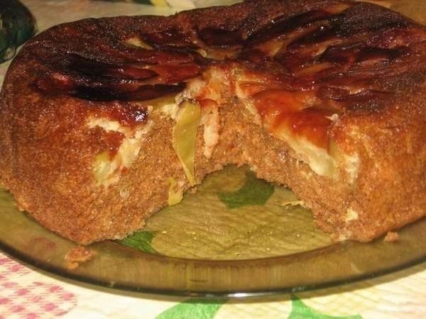 Пирог с яблоками и сгущёнкой в мультиварке.Этот пирог для тех, кто любит и яблоки и сгущёнку! Пирог ...