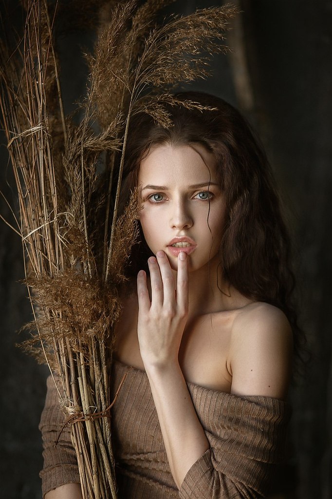 Ph: [id4205649| ]