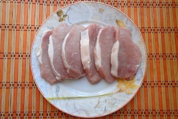 Мясо по-французски в духовке. Ингредиенты: мясо – 500 гр. (я беру свиную вырезку – аккуратненький ... - 2