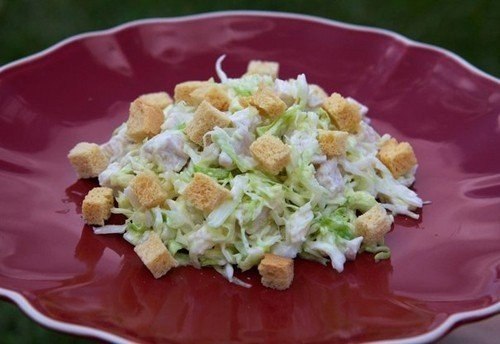 Салат из свежей капусты с курицей.Ингредиенты:500 г филе куриных грудок, без кожи400 г белокочанной ...