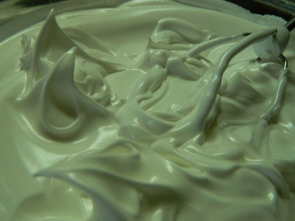 Лимонные пирожные с меренгой.Ингредиенты мука 225 г сахар (для теста+для курда+для меренги) 2 ст. ... - 4