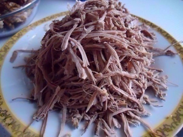 Очень вкусный салат с мясом, чесноком и орехами.Ингредиенты:Говядина — 500 гЯйцо — 4 шт.Огурцы — 6 ... - 2