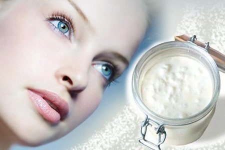 Лучшие маски с кефиром.Кефир обладает отличными очищающими и питательными свойствами, делает кожу ...