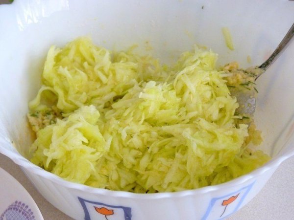 Кабачково-сырные оладьи. Вкусно, быстро и просто! Жаль, съедается моментально) Ингредиенты: Кабачки ... - 4