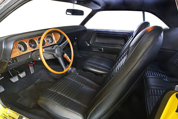 1970 Dodge Challenger R/T - 6