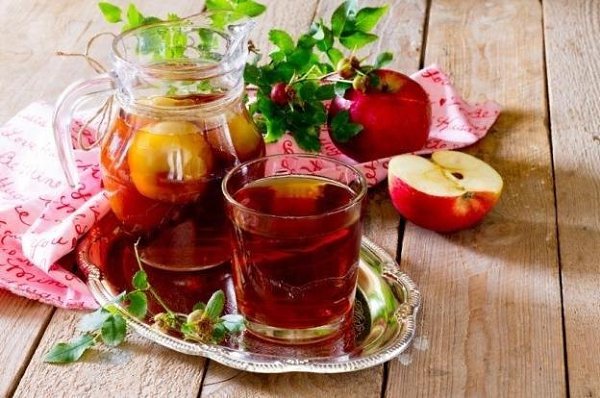 Компот из яблок: лучшие рецепты.Яблочный компот – это лето, законсервированное в банках. Спелое, ...