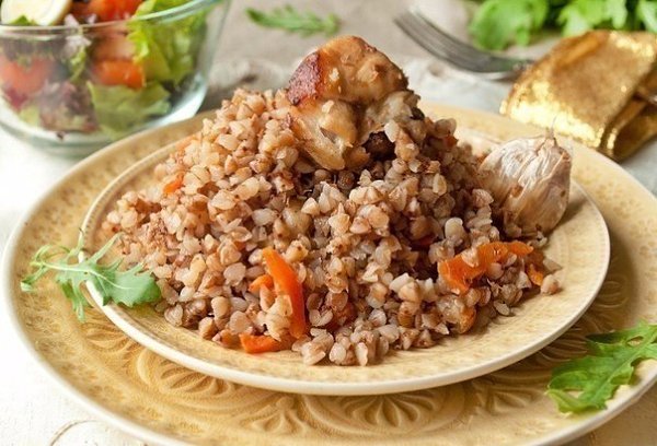 Топ-9 вкуснейших блюд с гречкой.1. Гречка-по купеческиИнгредиенты: 300-400 гр. мяса 1 стакан гречки ...