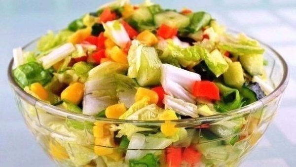 ТОП-7 вкусных салатов без майонеза! 1. Салат овощной с маслинами и фетой Ингредиенты: помидоры, ... - 3