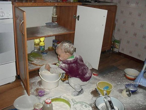 МАМА, ТЫ СИДИ, СИДИ В ИНТЕРНЕТЕ.А я тут пока уберусь немного...