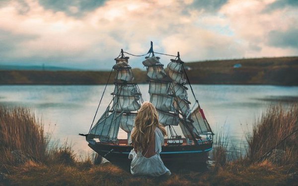 Корабль не тонет, когда он в воде. Он тонет, когда вода в нём. Не так важно, что происходит вокруг ...
