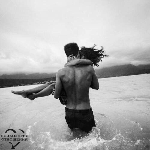 У мудреца спросили: - Если человек любит, он вернется? Мудрец ответил: - Если человек любит, он не ...