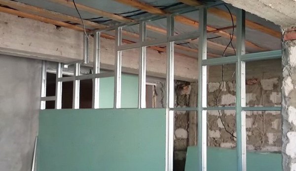 Перегородка из гипсокартона своими руками. Разделение большого помещения на части для аккуратного ... - 5
