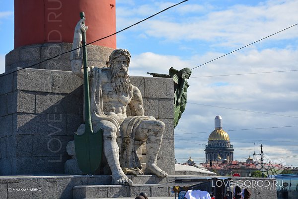 Петербург / фото.Мужская фигура у подножия южной Ростральной колонныКак писал сам архитектор Тома де ...