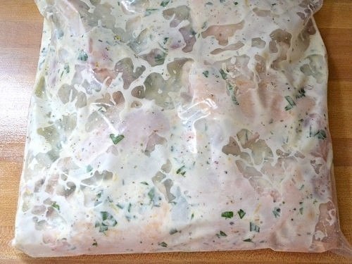 Куриные голени в сметанном маринаде. Для курицы существует множество различных вариантов маринада и ... - 6