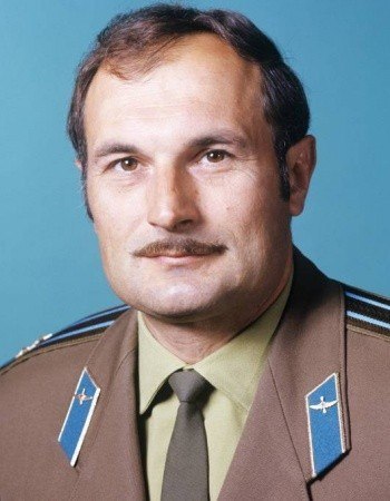 Жолобов Виталий Михайлович – лётчик-космонавт СССР, Герой Советского Союза.Бортинженер космического ...