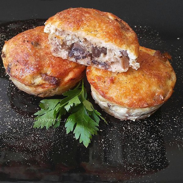 Куриные маффины с грибами .на 100грамм - 119.96 ккалБ/Ж/У - 13.92/5.37/3.88 Ингредиенты: Куриная ...