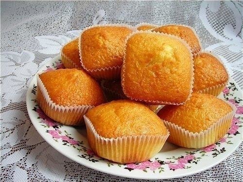 Простые и вкусные кексы со сгущенкой.Ингредиенты:яйцо куриное — 2 штсахар — 1 стак.сметана — 140 ...