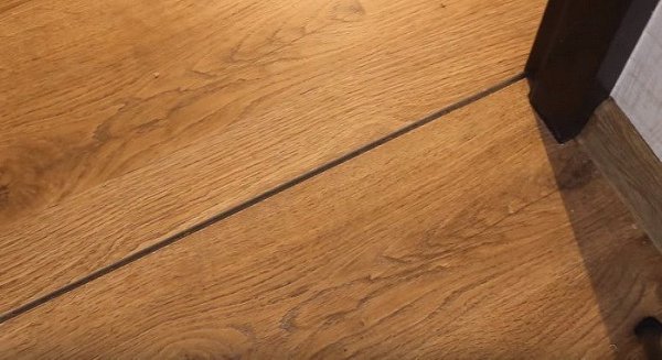 Установка порога межкомнатной двери. В современных квартирах, домах установка межкомнатных дверей ...