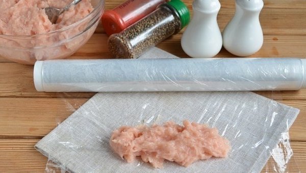 Домашние сосиски с курицей.Ингредиенты:Куриное филе — 500 гЯйцо — 1 шт.Масло сливочное — 50 гМолоко ... - 4