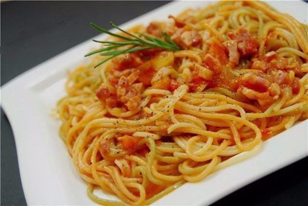 ТОП-7 рецептов самой вкусной пасты.1) Спагетти с соусом