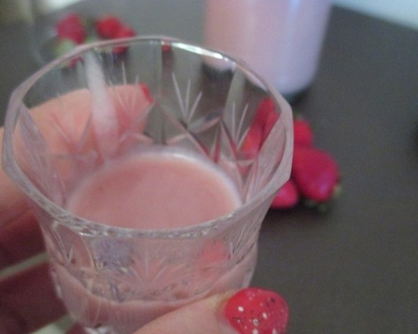 Клубничный сливочный ликёр Liquore cremoso alle fragole. Итальянцы знают толк в алкоголе и на ... - 3