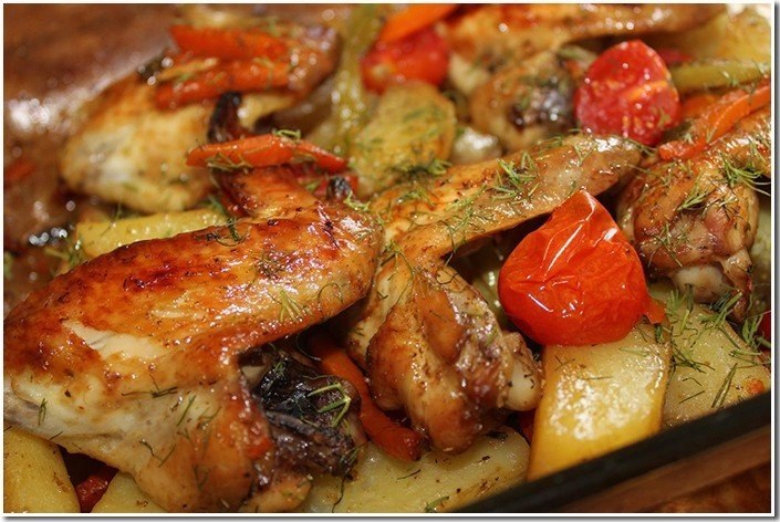 До безобразия простой и вкусный рецепт!)). Куриные крылья помыть, обсушить, выложить в форму , ...