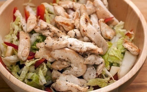9 вкуснейших салатов на каждый день! Подборка: 1. Салат с сухариками. 2. Салат с копченым сыром. 3. ... - 3