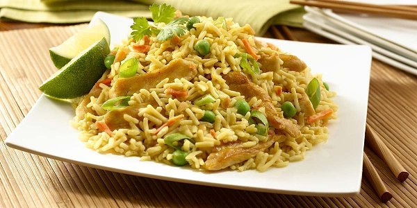 Рис с курицей и овощами на обед.на 100грамм - 214.24 ккалБ/Ж/У - 11.42/4.27/32.72Ингредиенты:500 ...