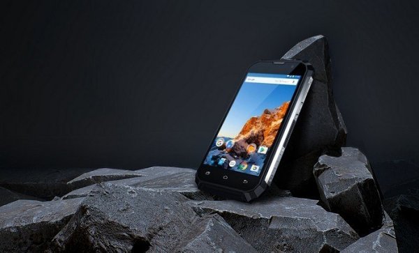 Смартфон Geotel G1 с аккумулятором емкостью 7500 мА•ч может заряжать одновременно несколько ...