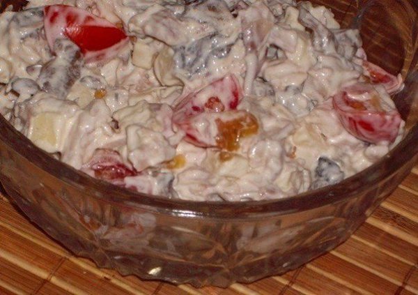 Топ - 6 салатов с КУРИНЫМ ФИЛЕ. 1. Салат с курицей Ингредиенты: - отварное куриное филе – 300г - ... - 2